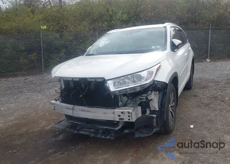 2017 Toyota Highlander Xle z USA, uszkodzony, nr VIN 5TDJZRFH3HS392833